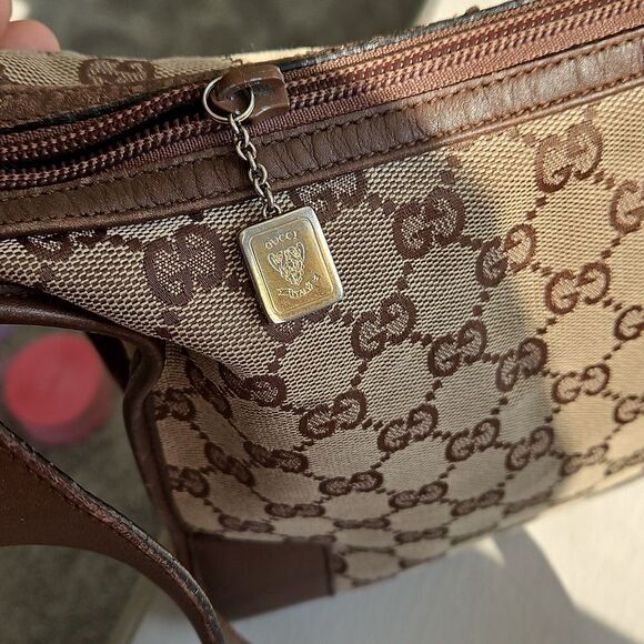Gucci Tan and Brown GG Shoulder Bag - Picture 6 of 8